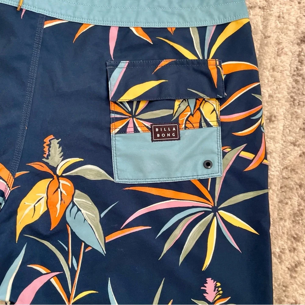 Billabong Sundays Pro Boardshorts Men’s Size 40 Navy Tropical Bird of Paradise